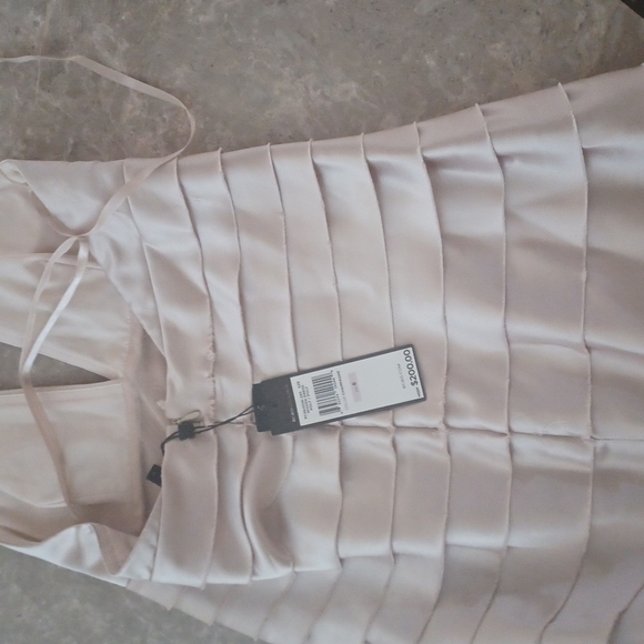 - Woman's dresses - Picture 4 of 4